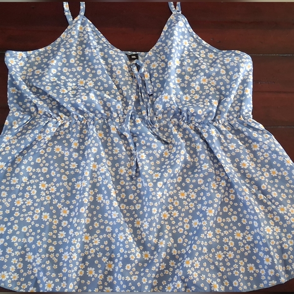 SHEIN Tops - SHEIN Floral Blue Camisole Top